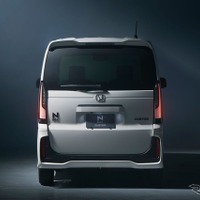 ホンダ N-BOX CUSTOM の「BLACK STYLE」