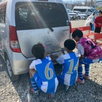 廃車予定の軽自動車をキャンバスに埼玉県日高市で子ども向け体験企画「楽しく描いてみんなで作る「らくがきカー」」開催