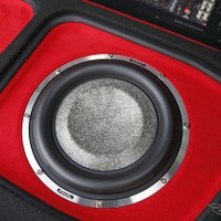 サブウーファーはユートピアMのSUB10WMを2発ステレオで用いる。スピード感ある低域と音の厚みを見事の表現した。