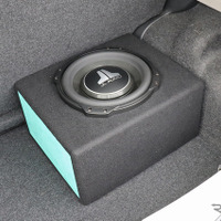 「市販メインユニット」を核にシステムが組まれたオーディオカーの一例（製作ショップ:パラダ＜福井県＞）。