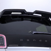 テールゲートスポイラー／ブラックエンブレム