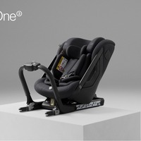 新生児～7歳までの後ろ向き乗車を可能にしたAXKID One＋３