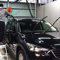 直営の「Whitepit 京都伏見本店」は屋根付きの洗車・拭き上げブースがあり設備や備品が充実している