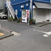 画面右奥～左手前が中野区道、特別区道24-940・東中野ギンザ通り