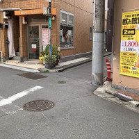 画面左奥～右手前が中野区道、特別区道24-940・東中野ギンザ通り
