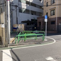 ガードレールが変！ 東京都練馬区小竹1丁目