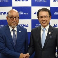 清水会長（左側）と山本前会長（右側）