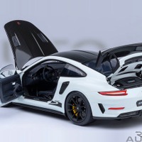 「AUTOart」の1/18スケールのダイキャストモデル、ポルシェ『911』（991.2）の「GT3 RS ヴァイザッハ・パッケージ