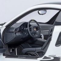 「AUTOart」の1/18スケールのダイキャストモデル、ポルシェ『911』（991.2）の「GT3 RS ヴァイザッハ・パッケージ