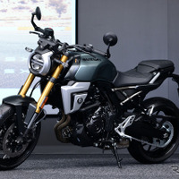 スズキ GSX-8T