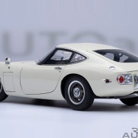 『トヨタ 2000GT』のオートアート製18分の1スケールモデルカー