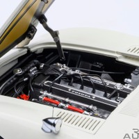『トヨタ 2000GT』のオートアート製18分の1スケールモデルカー