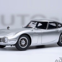 『トヨタ 2000GT』のオートアート製18分の1スケールモデルカー
