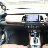 フィットの純正スピーカーがここまで変わる！ DSPアンプで知ったカーオーディオの奥深さ［car audio newcomer］by custom & car Audio PARADA　前編