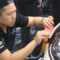 会場協力した、株式会社TNKのスタッフ石川隼士氏もカラーPPFの施工トレーニング研修に参加