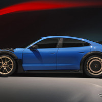 ポルシェ「タイカン・ターボGT（バイザッハ・パッケージ）」の「マンタイ・キット」装着車