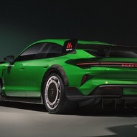 ポルシェ「タイカン・ターボGT（バイザッハ・パッケージ）」の「マンタイ・キット」装着車