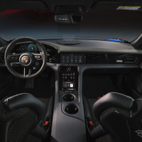 ポルシェ「タイカン・ターボGT（バイザッハ・パッケージ）」の「マンタイ・キット」装着車
