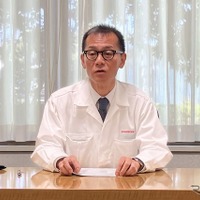 取材に応じるホンダ太陽の山口社長