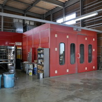 安田工場内には水性対応の塗装ブースが2基設置されている