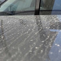洗車を少しサボったら「白いウロコ汚れ」「黒い筋」などが残る…車の水アカを落とす正しい方法とは？　デメリットと注意点を知る