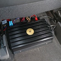 DSPアンプにはリゾルトのX8-DSPをチョイス。12チャンネルDSPと8チャンネルパワーアンプを内蔵した多機能モデルだ。