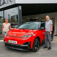 日産『マイクラ』新型が英国累計販売10万台目のEVに