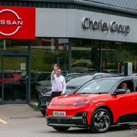 日産『マイクラ』新型が英国累計販売10万台目のEVに