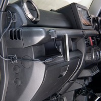 『ジムニー』シリーズ向け5インチモニター専用スタンド「SSM-ST04」装着イメージ
