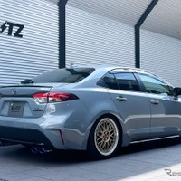 ブリッツ ニュルスペック・カスタムエディション チタンカラーテールセット（VSR）　カローラハイブリッド装着例