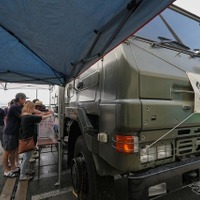 自衛隊の給水車（熊本県氷川町、7月30日）
