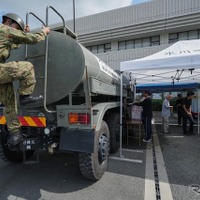 自衛隊の給水車（熊本県氷川町、7月30日）
