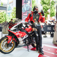 『ゼンレスゾーンゼロ』の人気キャラ「ビリー・キッド」とコラボ仕様のヤマハ『XSR900 GP』