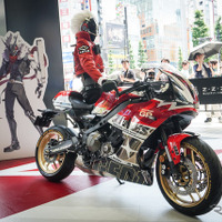 『ゼンレスゾーンゼロ』の人気キャラ「ビリー・キッド」とコラボ仕様のヤマハ『XSR900 GP』