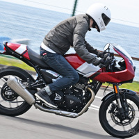 トライアンフ Thruxton 400（スラクストン400）