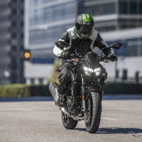 カワサキ Z400 2027年モデル