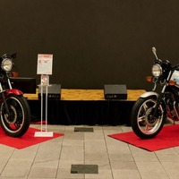 『バリバリ伝説』仕様とCM使用車、2台のCB750Fを展示