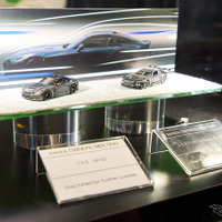 TOMICA OWNERS MEETING：トミカ GR GT（前）とトミカプレミアム Racing GR GT3