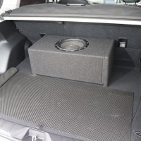 ラゲッジには多くのユニットを置かないのがオーナーのコンセプト。サブウーファーのみが設置され荷物の積載も十分可能。