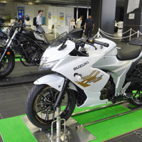 スズキ ジクサーSF250