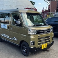 ダイハツ e-アトレー。4ナンバーながら乗用車ライクな内装も特徴。東北では4WDモデルへの期待も大きいという