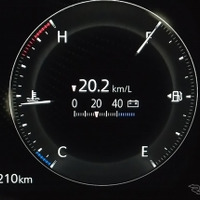 マイルドハイブリッド、非ハイブリッドとも3.3リットル直6という大排気量としては望外と言うべき好燃費を記録した