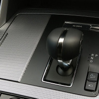 8速ATはトルクコンバーターレスならではのダイレクト感は希薄だが、伝達効率は高そうだった