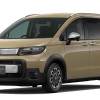 ホンダ フリードCROSSTAR 現行