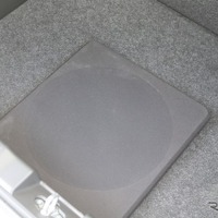 カバーをかぶせることでラゲッジの日常ユースでじゃまにならない仕様に仕上げているのもオーナーの意向から。