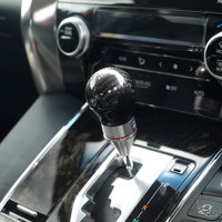 HKS「カーボンシフトノブ トヨタ AT M8」アルファード装着例