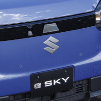スズキ e SKY（eスカイ）から採用されるフラットデザインの「Sマーク」