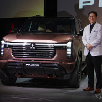 三菱自動車 岸浦恵介社長と新型パジェロ