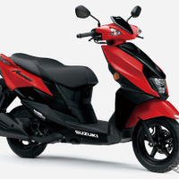 スズキ アヴェニス125（パールミラレッド/グラススパークルブラック）
