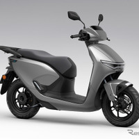 ホンダ CUV e:（プレミアムシルバーメタリック）